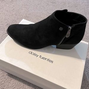 Booties NEW Daisy Fuentes
